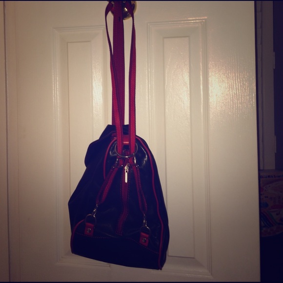 Black Italian genuine leather handbag/backpack - Picture 7 of 8