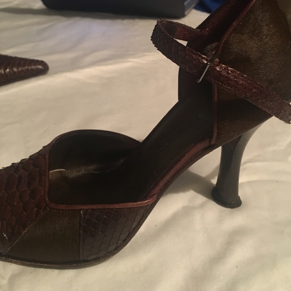 Brown pumps with snake skin and fur mix - Picture 5 of 6