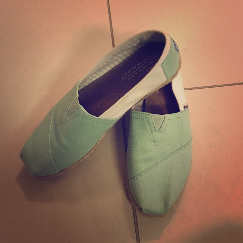TOMS two tone sneakers!