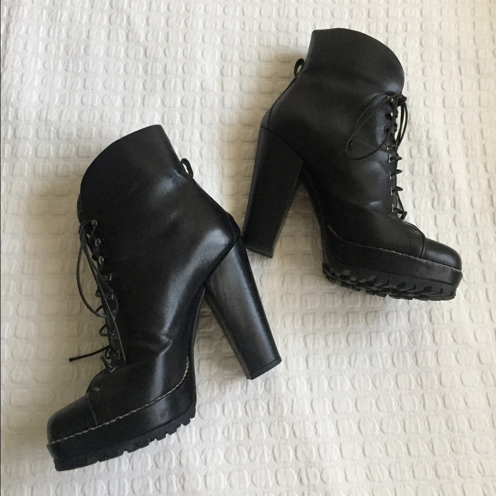 Alaia Platform Boots