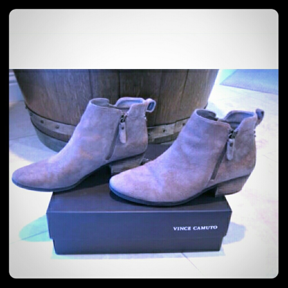 Vince camuto tricera Booties