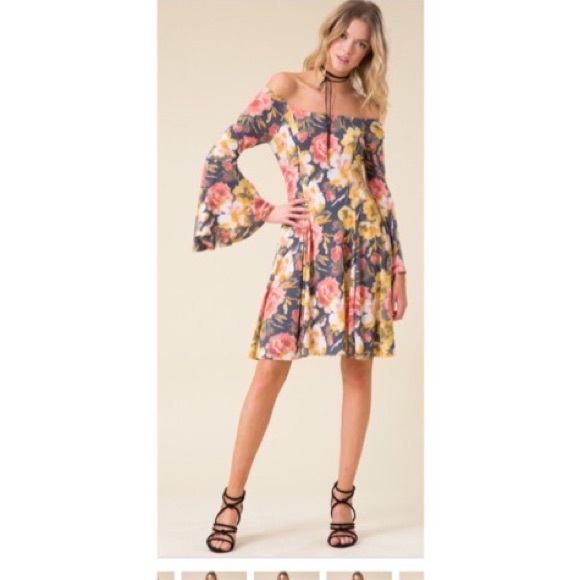 ✨LAST ONES✨Off the shoulder Gorgeous floral dress - Picture 3 of 5