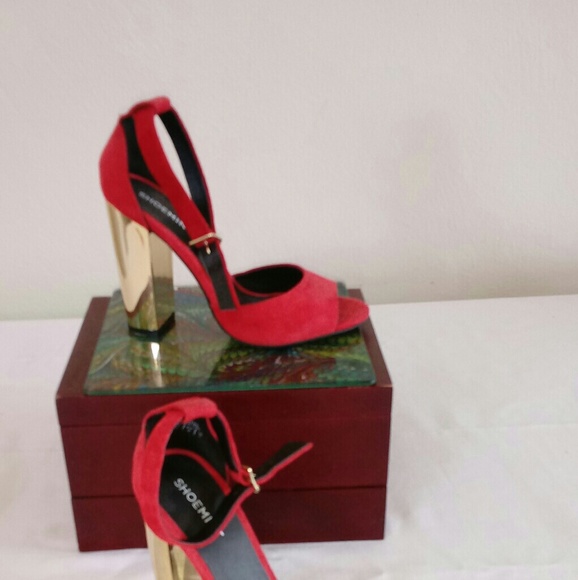 Stylish Fun red sandals - Picture 1 of 2