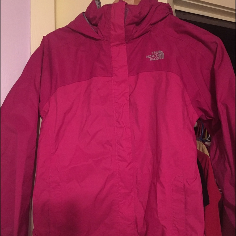 North face girls xl raincoat fits a woman's small