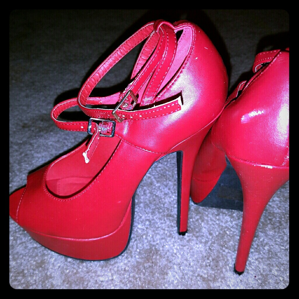 Wild Diva Sexy Red Pumps