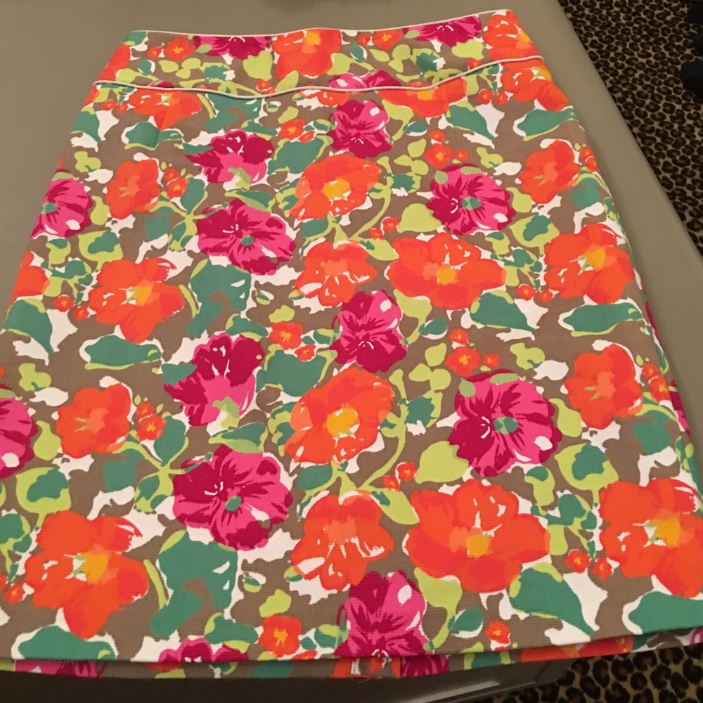 Floral fully lined skirt size 8 last markdown