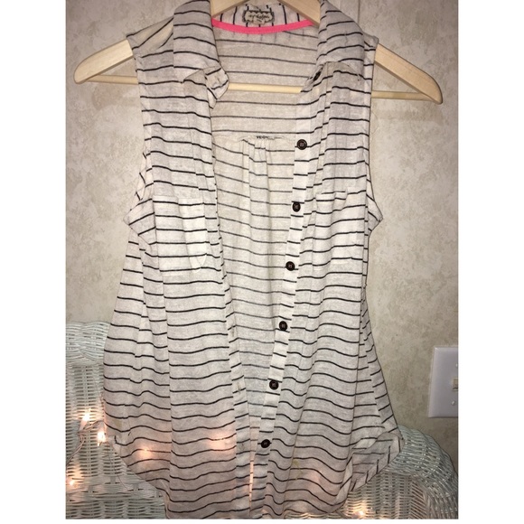 Tank tops - Picture 1 of 1