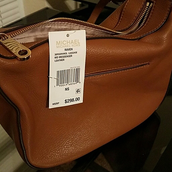 🚫SOLD🚫Michael Kors Raven MD Messenger Purse - Picture 6 of 8