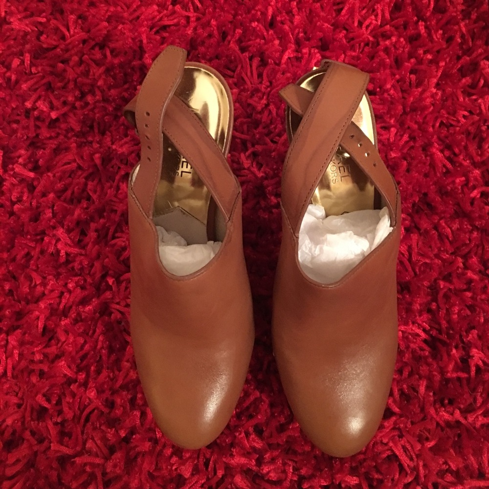 Shoes - Picture 2 of 4