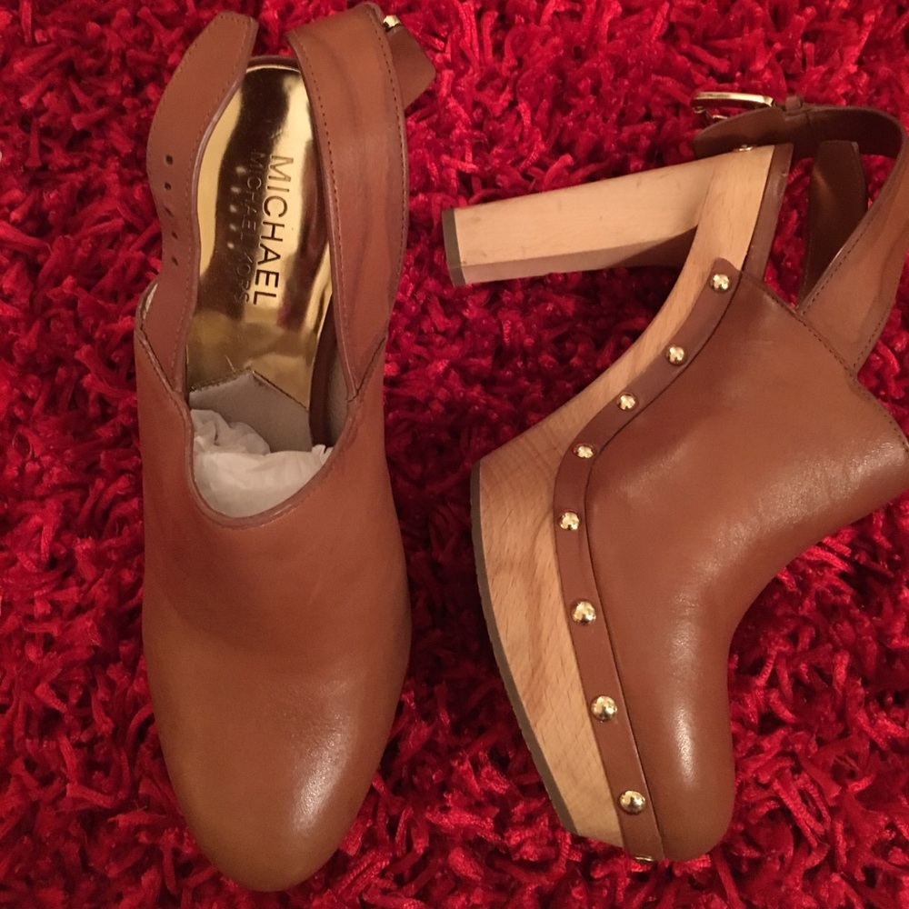 Shoes - Picture 4 of 4