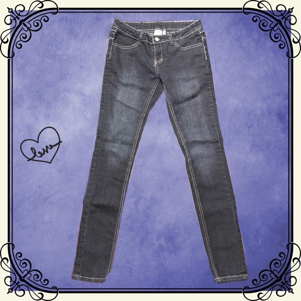 ✨Alla Jeans Size:5 Fits More Like a 1/2✨