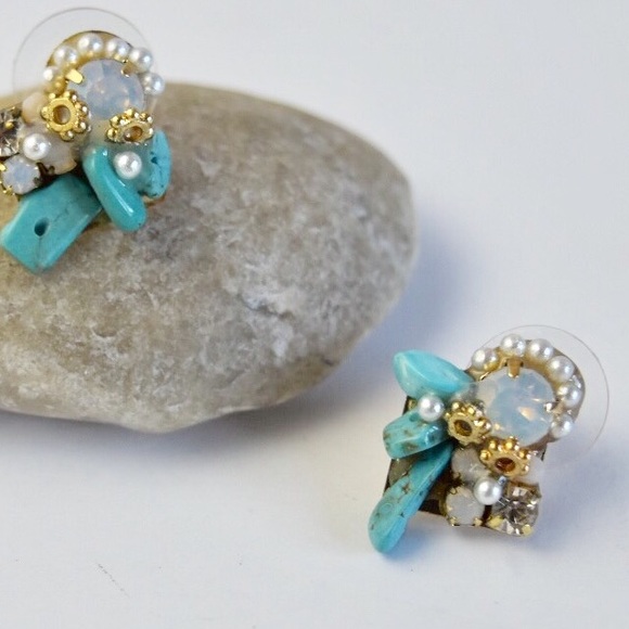 BOGO SALE! Turquoise Cluster Stud Earrings - Picture 2 of 2