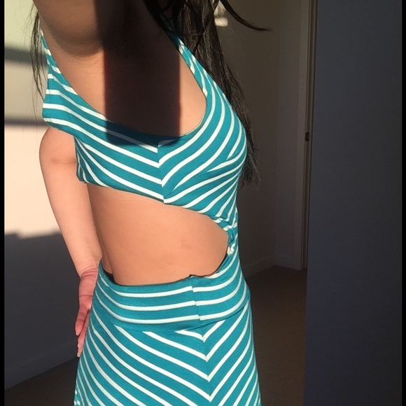 Stripe Bebe dress with cutout size small small - Picture 4 of 6