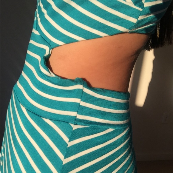 Stripe Bebe dress with cutout size small small - Picture 5 of 6