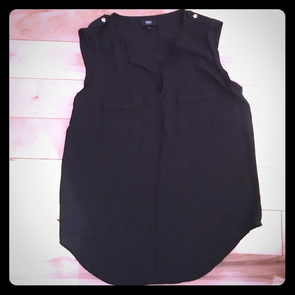 Mossimo sleeveless blouse with chest pockets!
