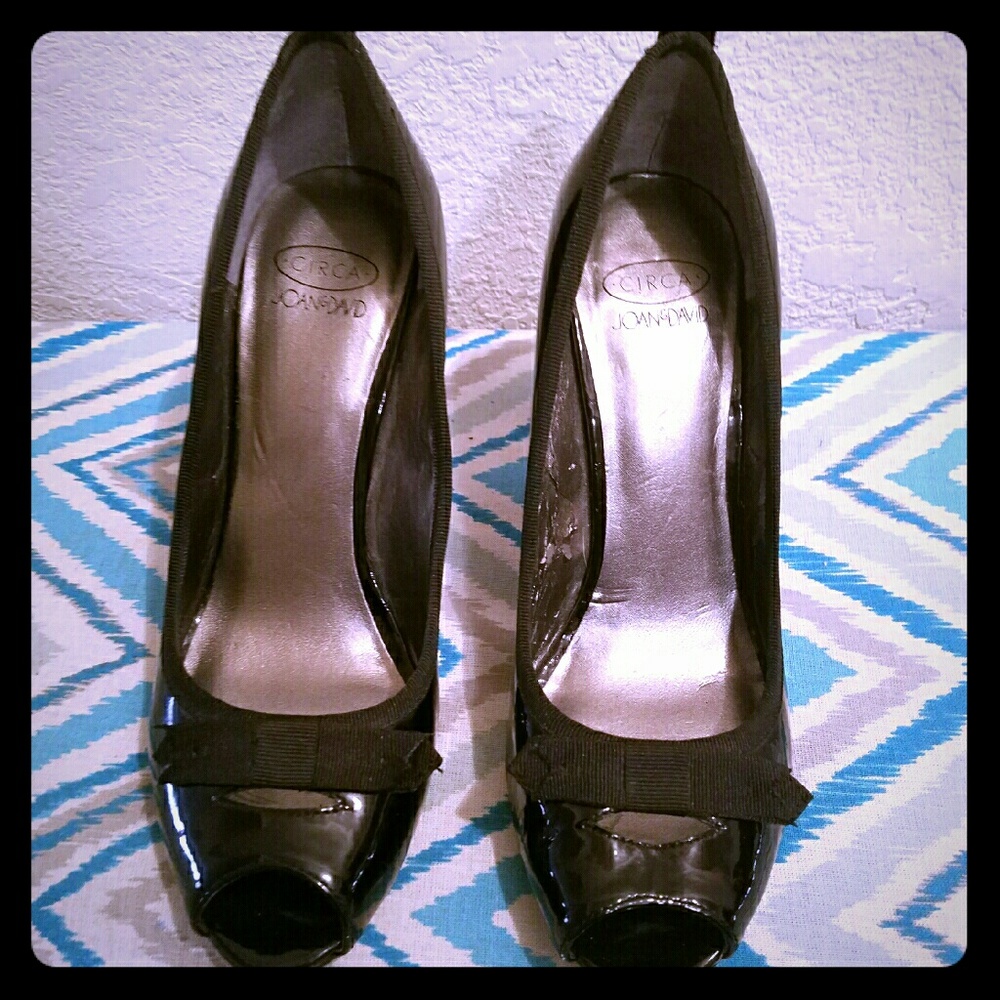 Black Patent leather - Peptoe pump