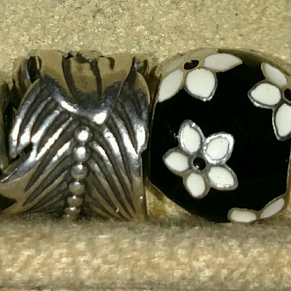 Preloved Pandora Feather, Mystic Flower