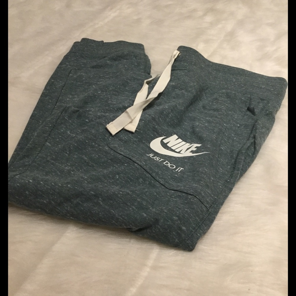 NWT Nike Gym Vintage Capri Pants - Picture 4 of 5