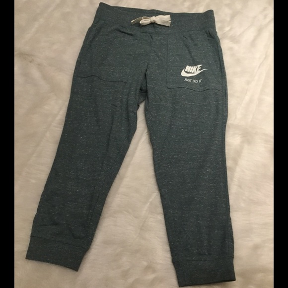 NWT Nike Gym Vintage Capri Pants - Picture 2 of 5
