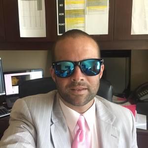 Meet your Posher, Dennis