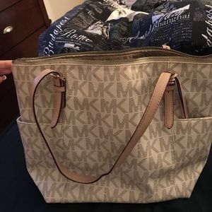 medium micheal kors handbag