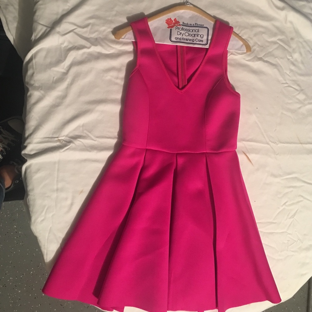 Pink pleated short sleeve dress