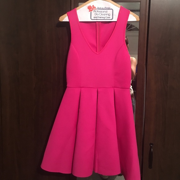 Pink pleated short sleeve dress - Picture 2 of 3