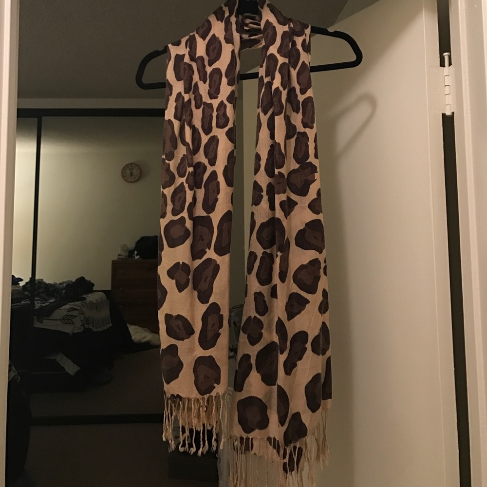 Leopard print scarf