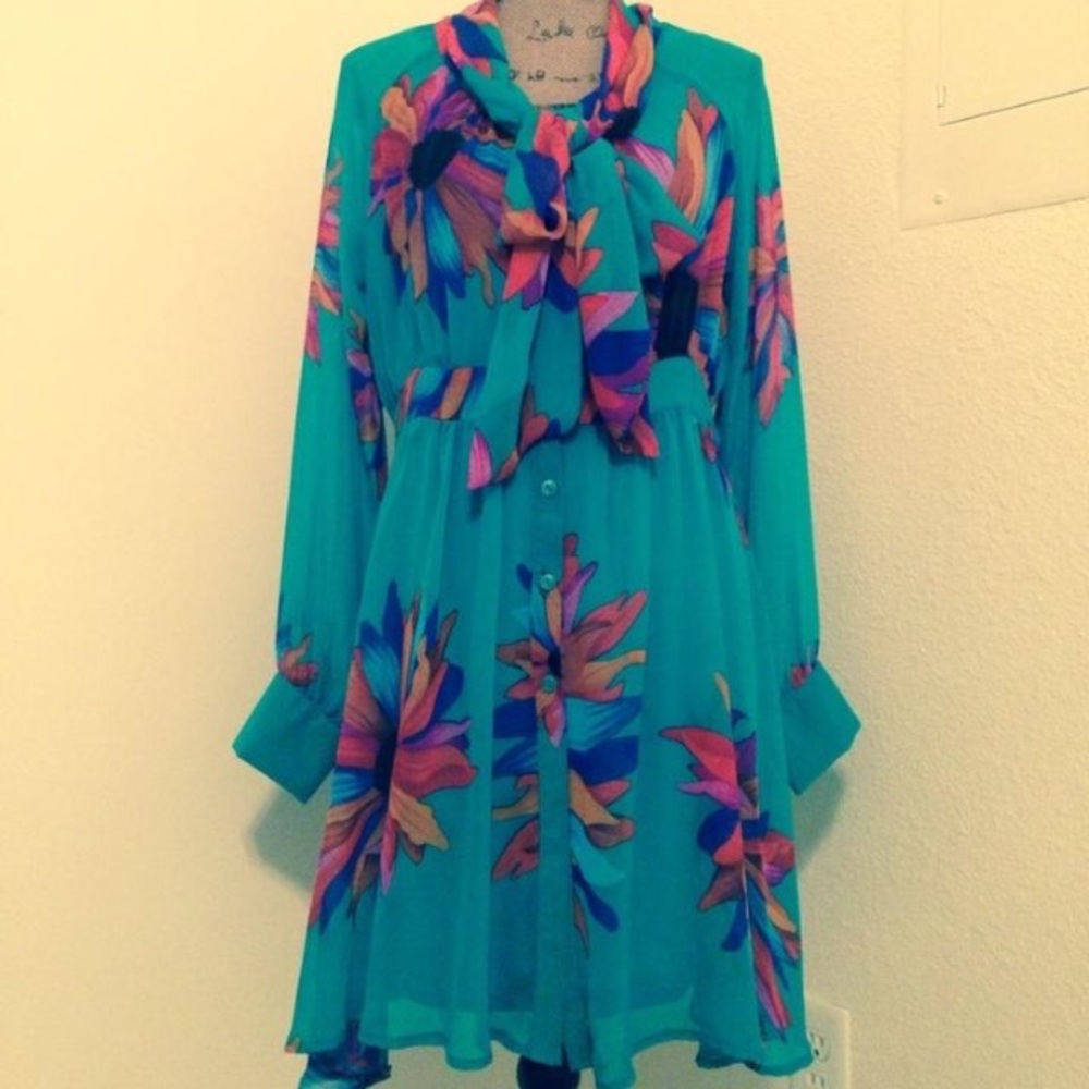 ClOSING- NWT Freeway Apparel Dress Sz M