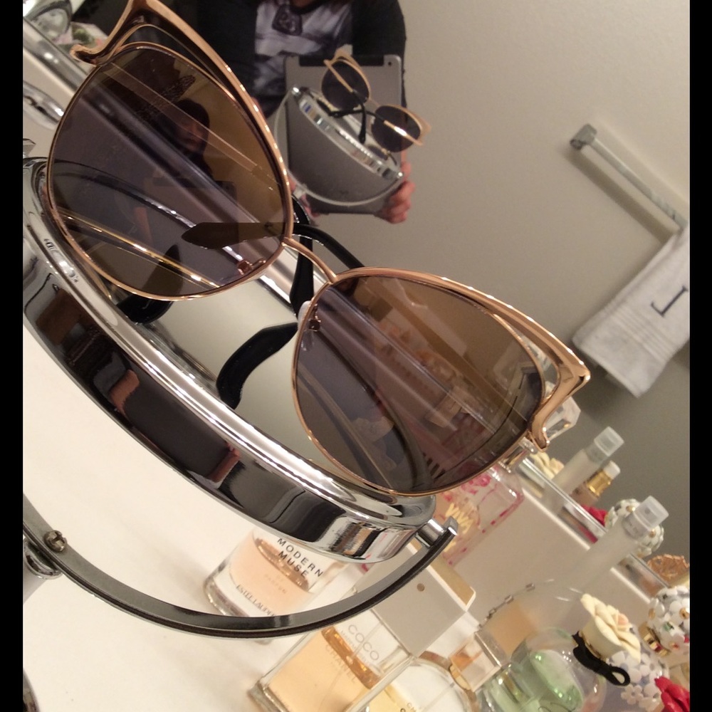 Glamorous Gold Smoky Sun Glasses.