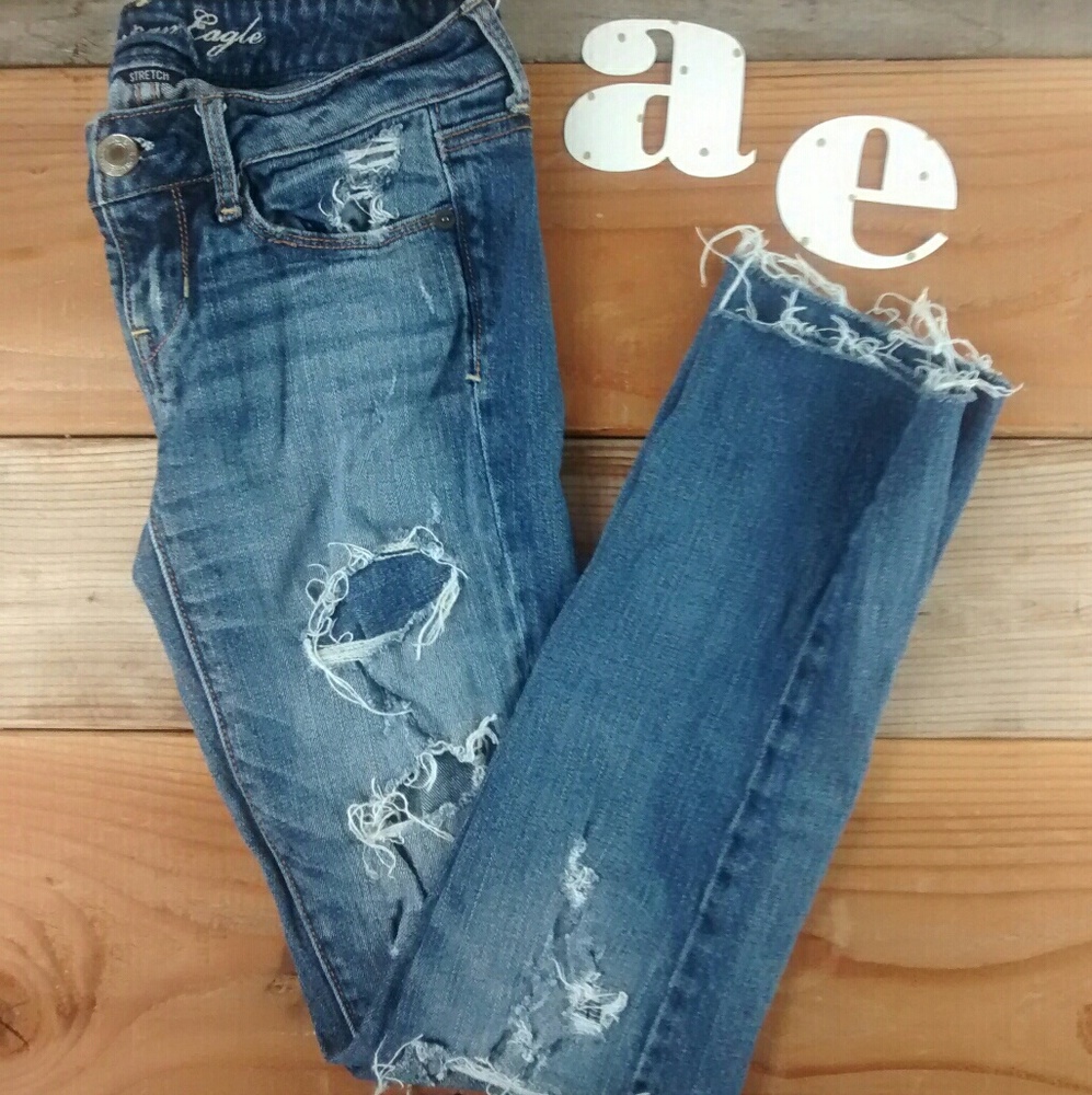 FLASH SALE AE Distressed/Distroyed Jeans