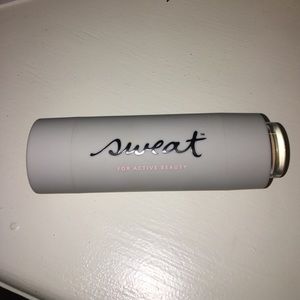 Sweat Cosmetics MINERAL FOUNDATION + TWIST-BRUSH