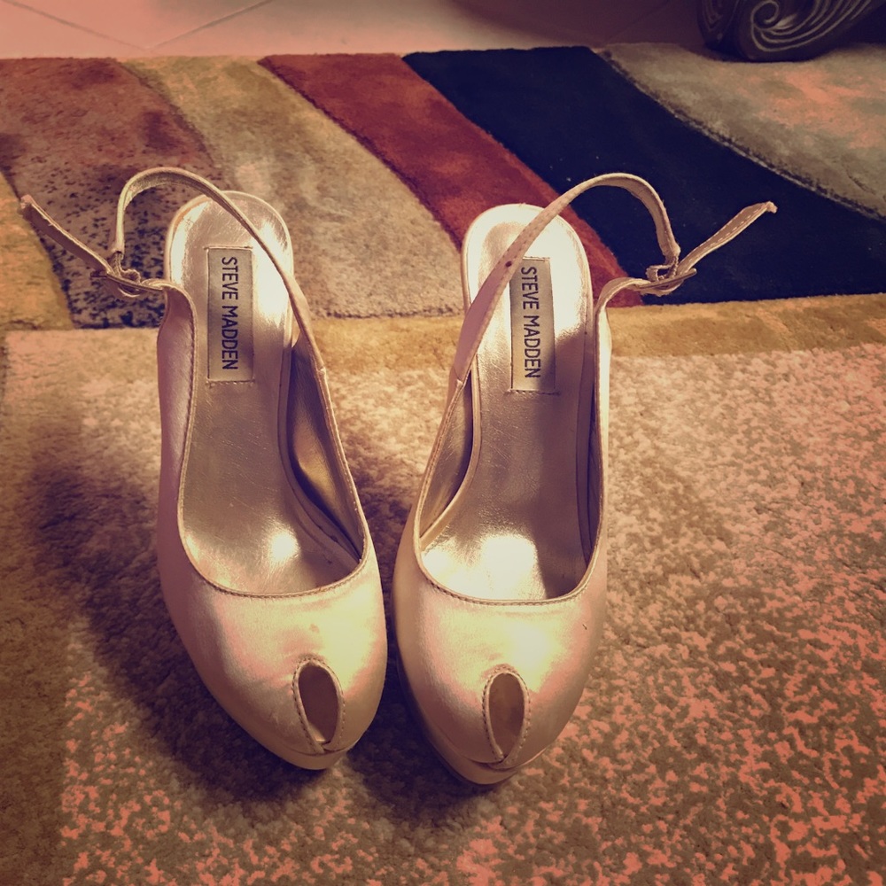 Cream Steve Madden Heels ✨