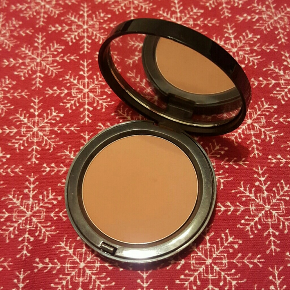 Bobbi brown bronzer in deep 4