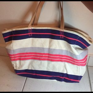 Gap tote