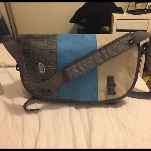 Good as new TIMBUK2 MEDIUM messenger bag!