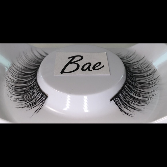 2D Mink Eyelashes in "Bae" - Picture 3 of 4