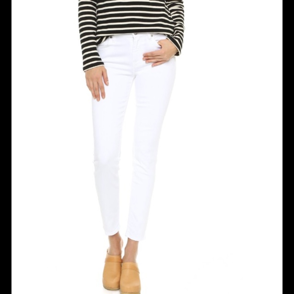 **SOLD** 7 For All Mankind Skinny White Jeans