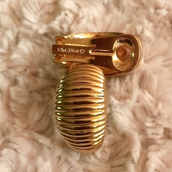 Authentic Christian Dior VNTG gold clip earrings - Picture 2 of 2