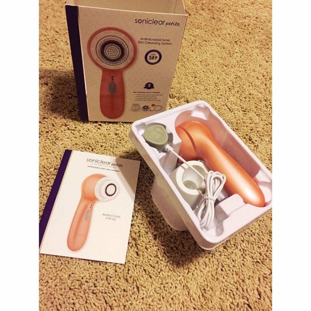 MICHAEL TODD cleansing brush