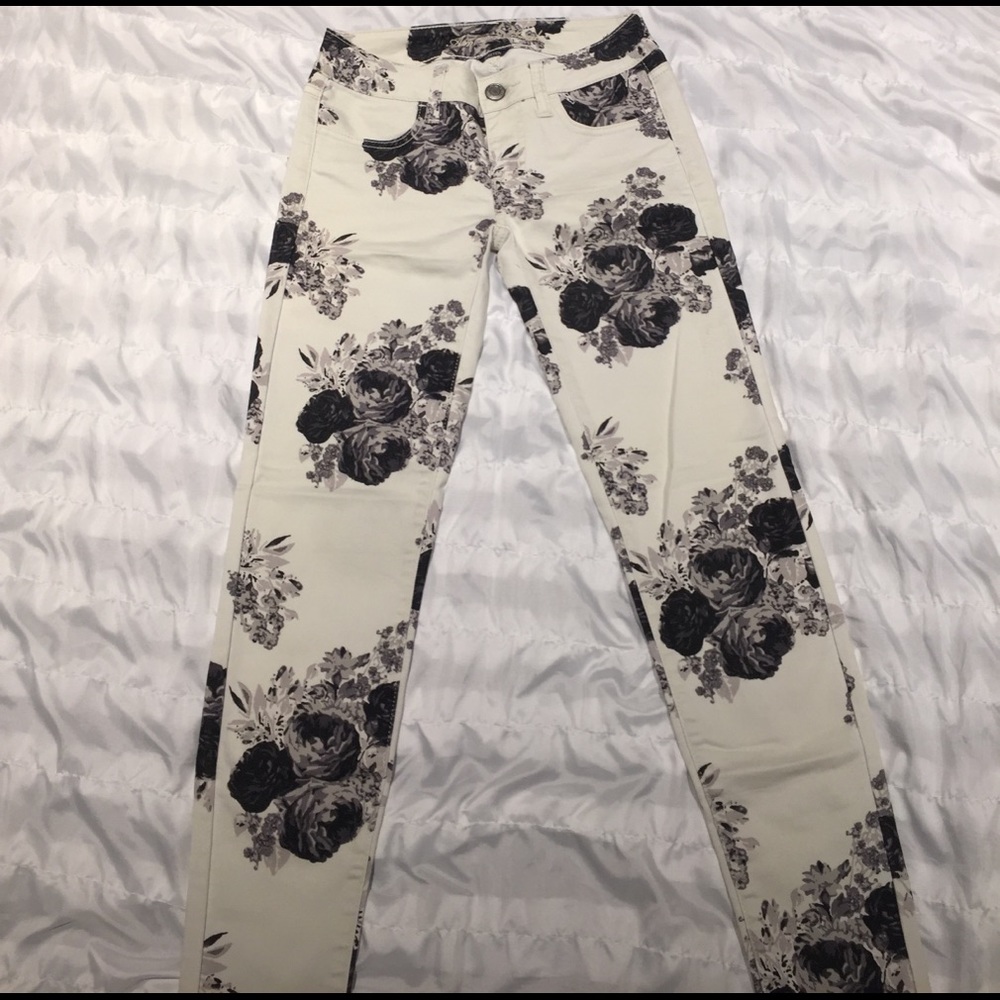 American Eagle skinny jeans