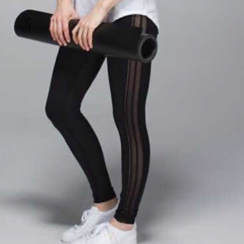 ❌ SOLD ❌ Lululemon SE Mesh Stripe Wunder Under 6 - Picture 3 of 4