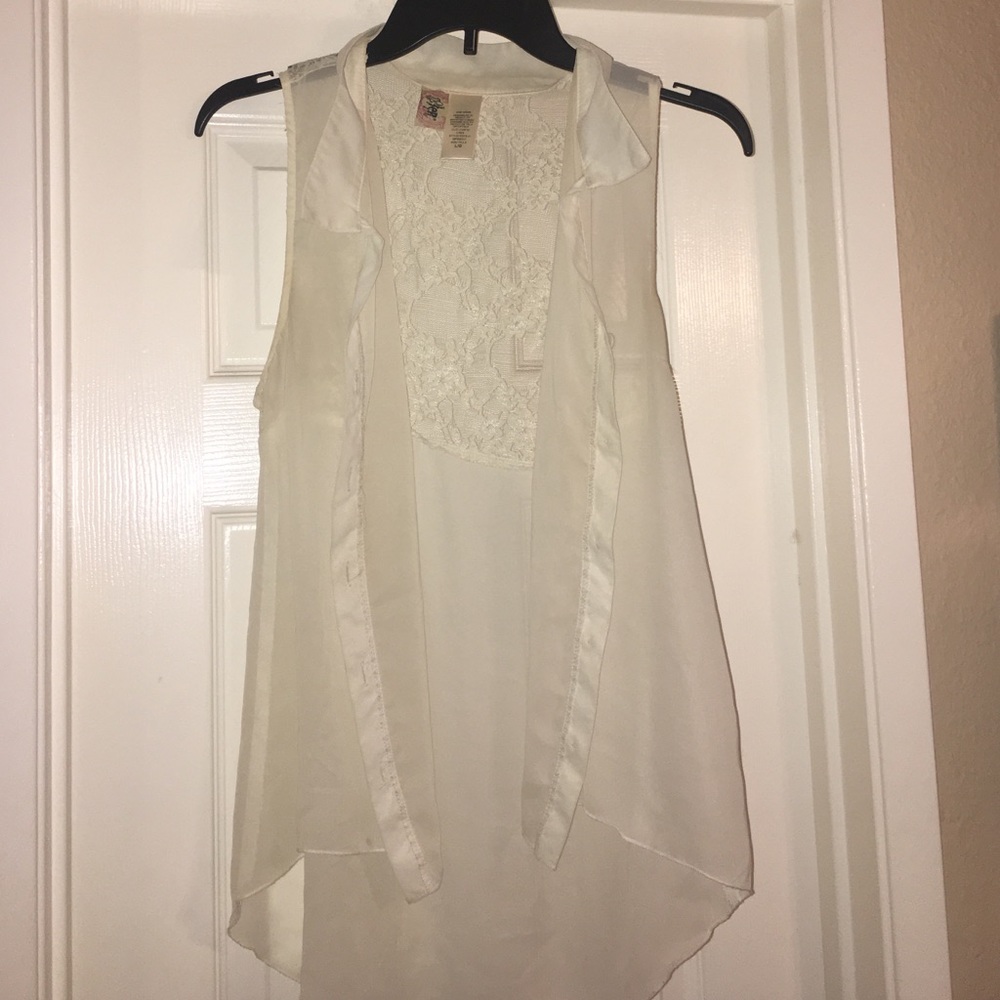 Cream lace sleeveless button up blouse