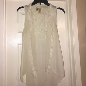 Cream lace sleeveless button up blouse