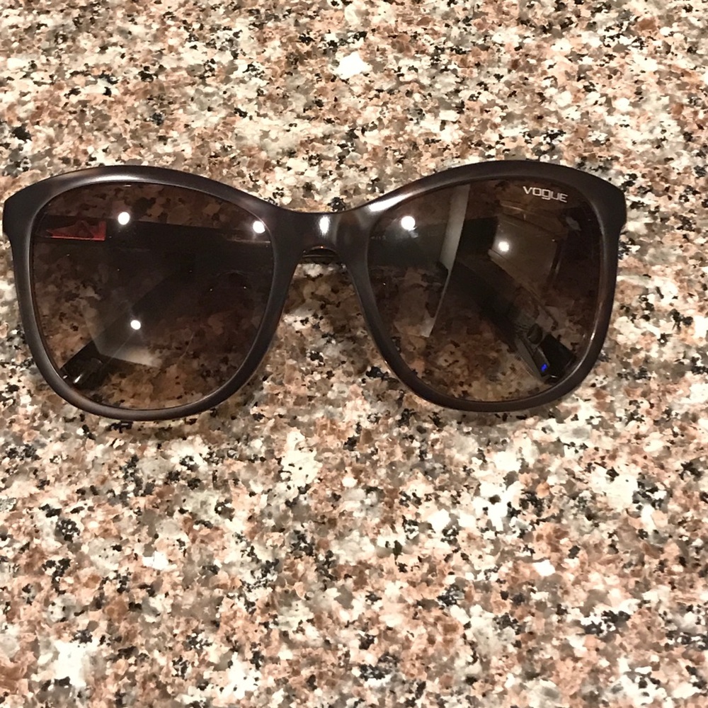 Brand new women's polarized Vogue sunglasses