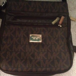 Michal Kores sling purse