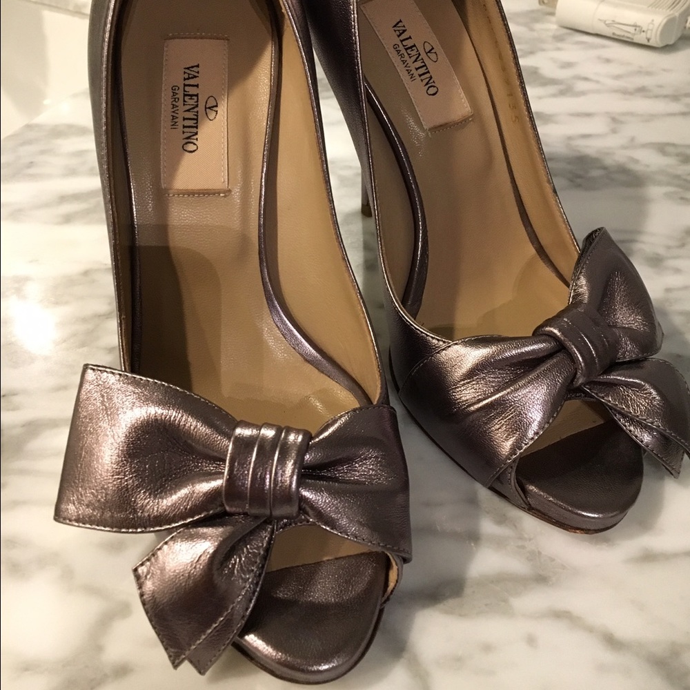 Valentino Peep toe pumps with bow