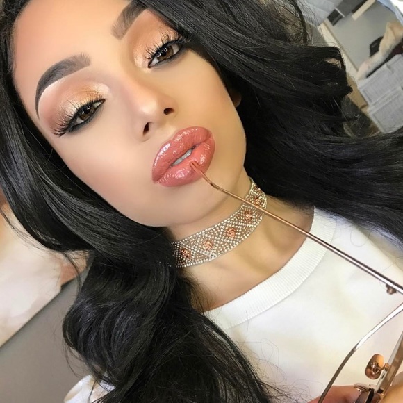 •SALE✨•LAST ONE! Queen Crystal Choker - Picture 3 of 6