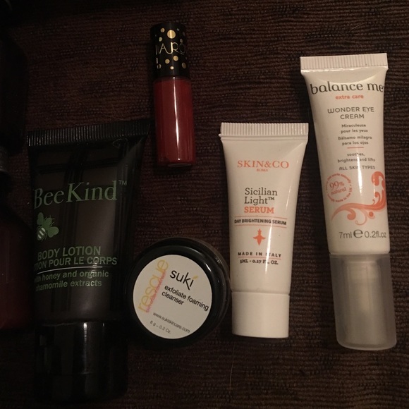 Assorted makeup - Picture 2 of 4