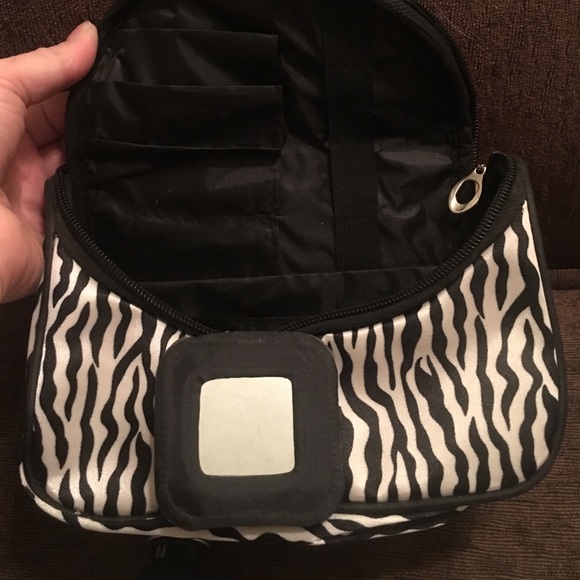 Assorted makeup - Picture 3 of 4